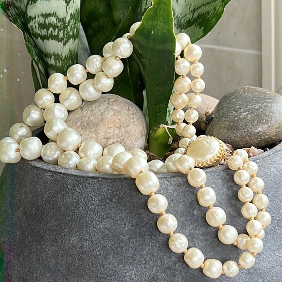 Hattie Carnegie pearl necklace